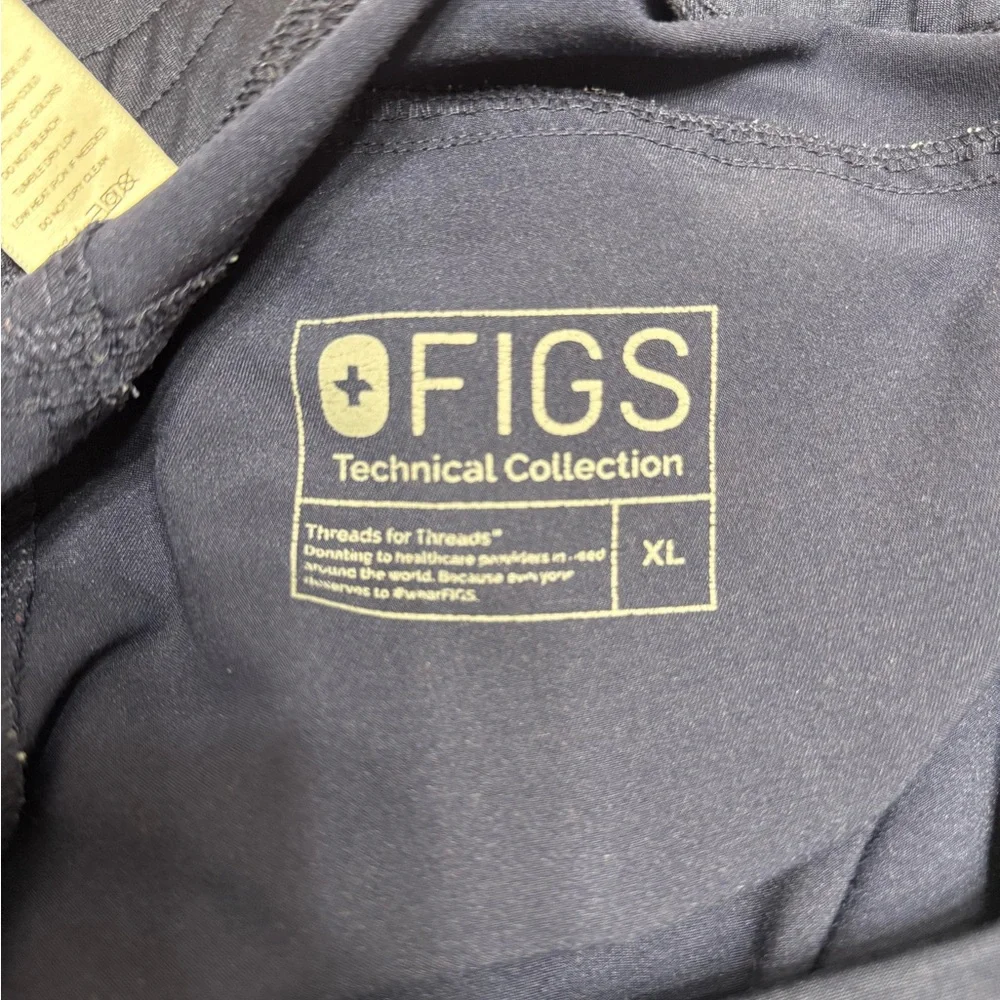 Figs Kade Cargo Scrub Pants - Picture 3 of 5